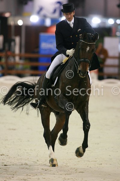 LAUGKS_MEGGLE\'S WELTTALL_MILANO_2011_SS2_2436.jpg